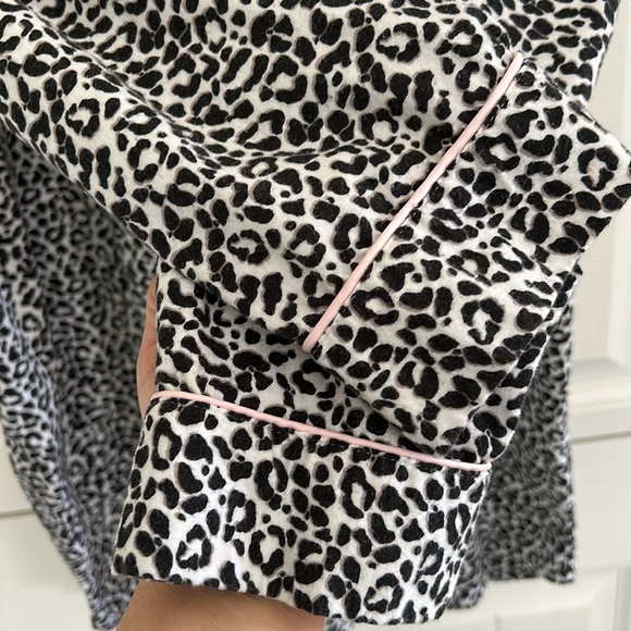 Victoria’s Secret leopard cotton button down long sleeve sleep shirt size M - Picture 4 of 11